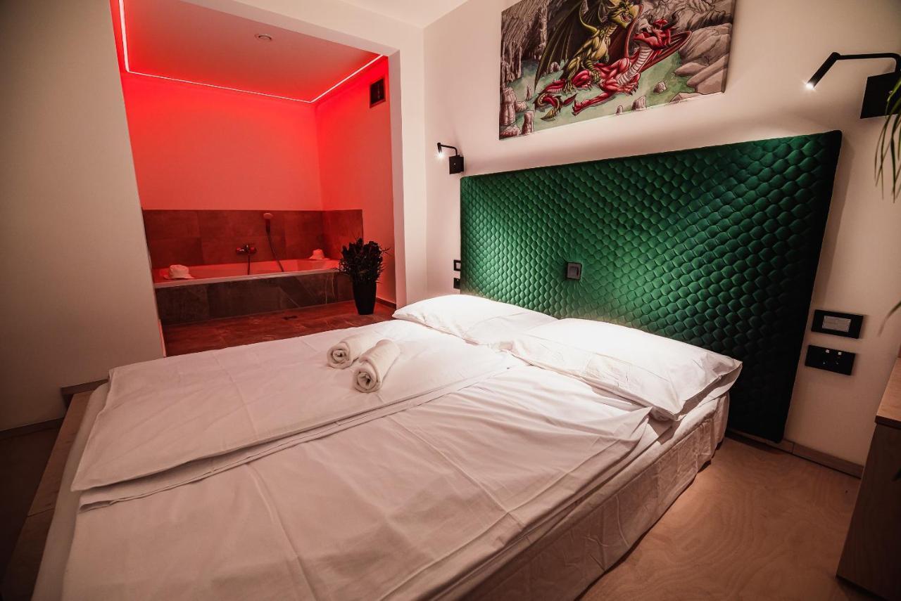 Deluxe Double Room Bath