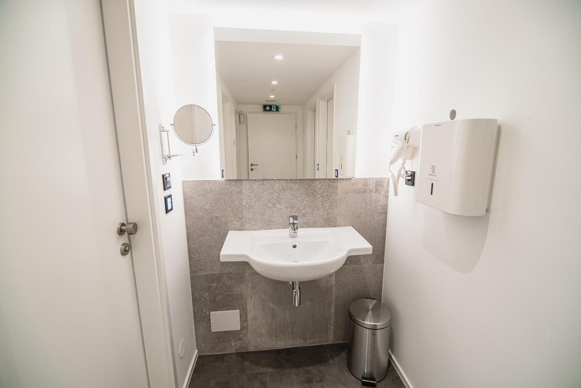 Single Capsule Room
