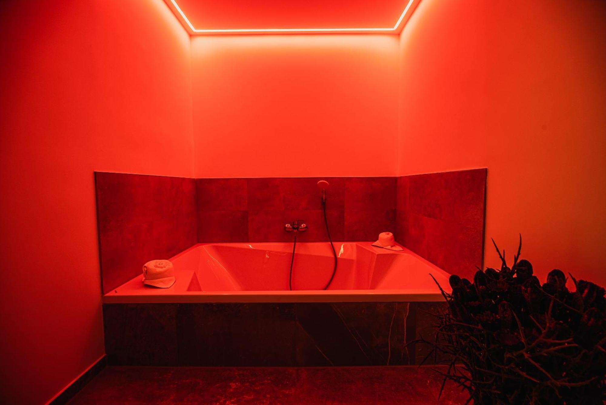 Deluxe Double Room Bath