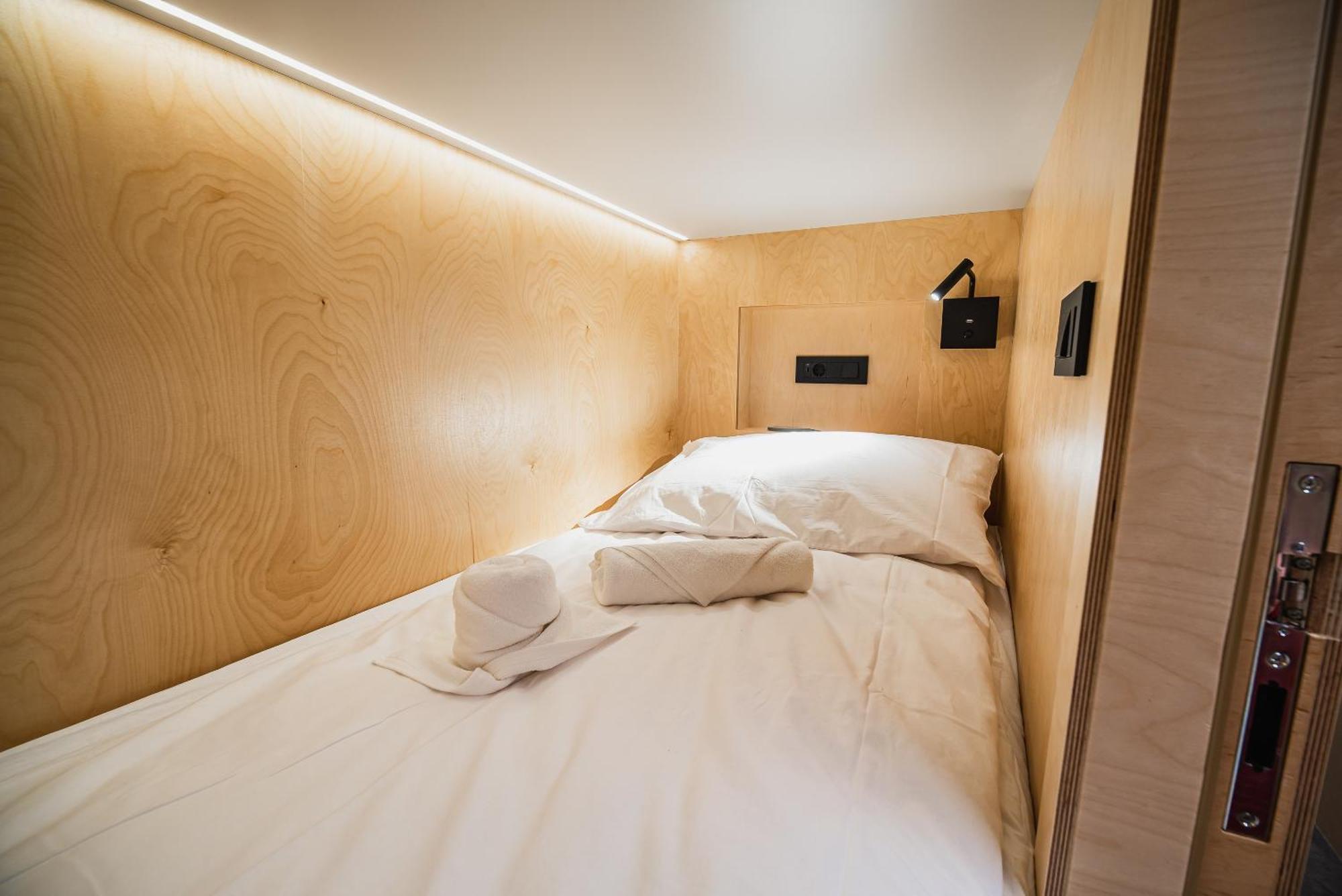 Single Capsule Room