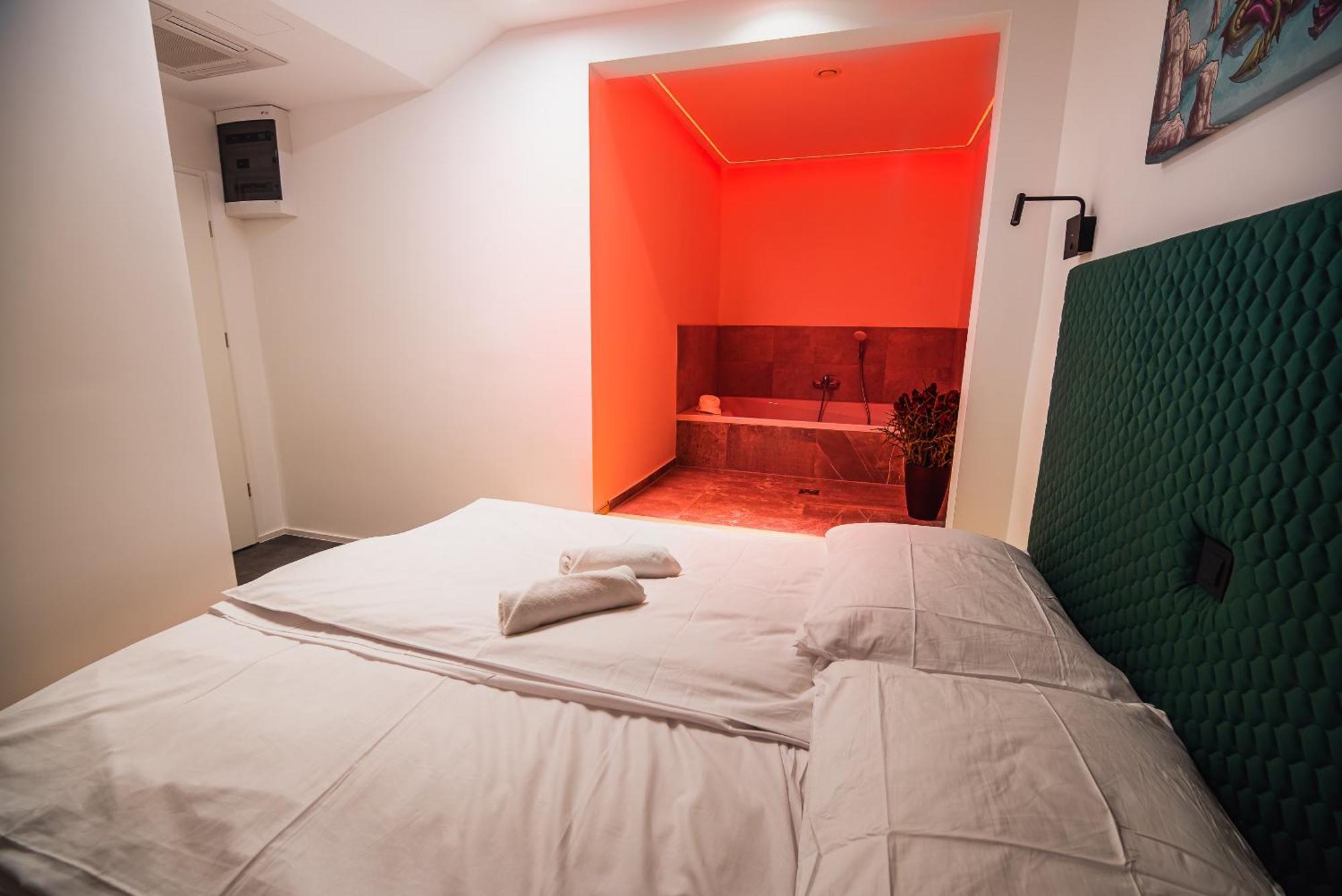 Deluxe Double Room Bath