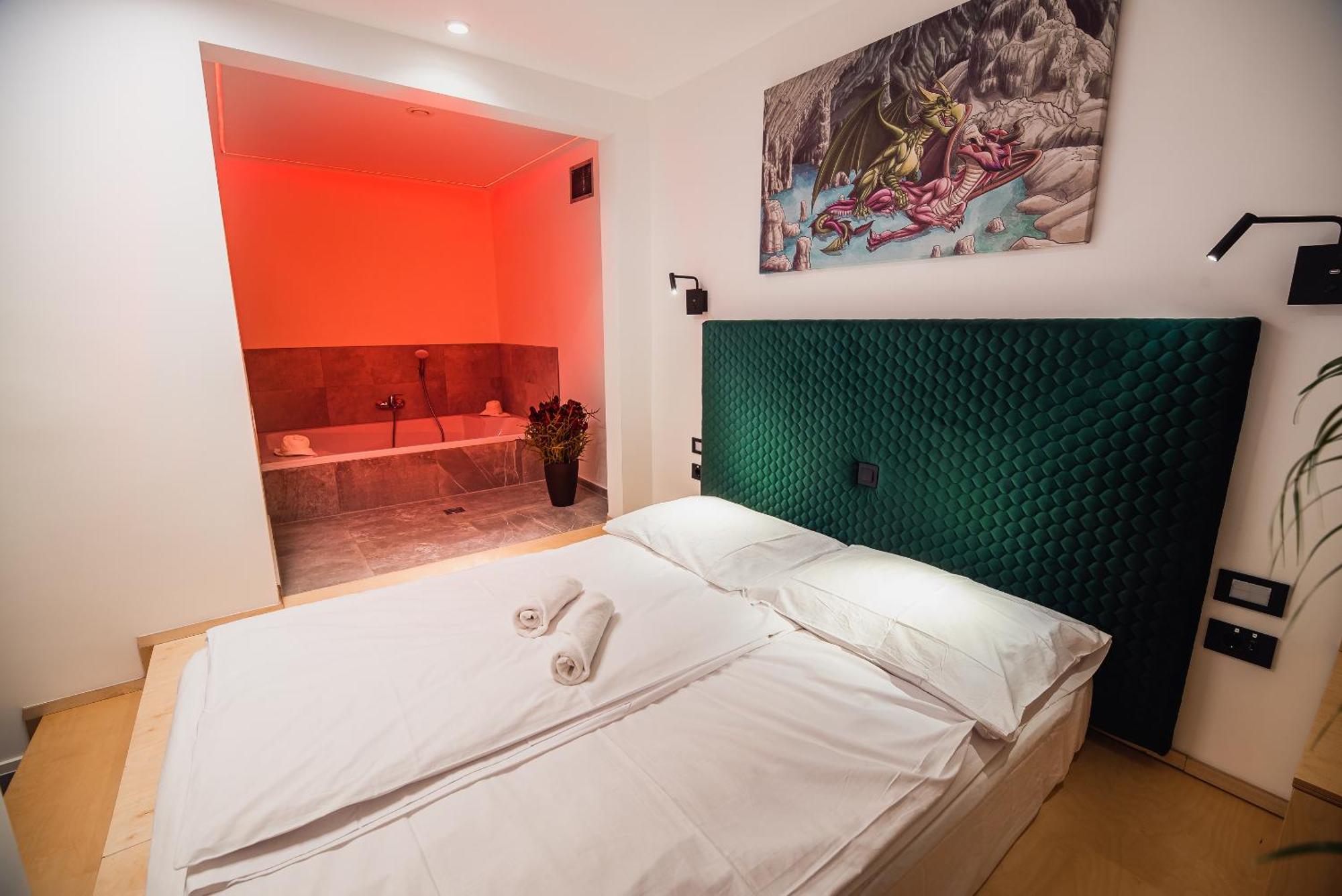 Deluxe Double Room Bath